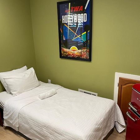 Private Room In La With Free Wifi And Tv With Shared Kitchen Los Angeles Esterno foto